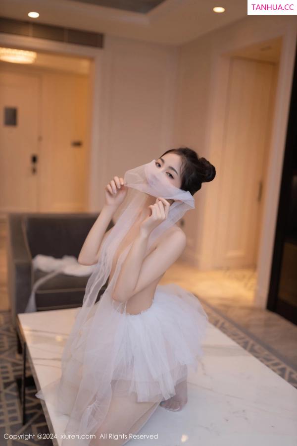   [XiuRen]高清写真图 2024.06.05 No.8657 鱼尾fish 丝袜美腿第52张图片
